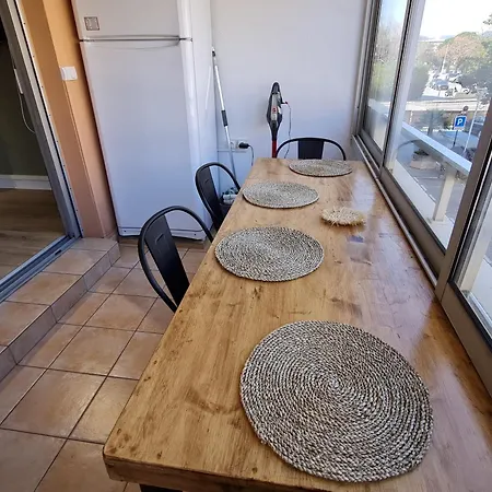 Climatise, Balcon, Parking, Centre-ville, 50m Plage, - Fr-1-780-31 *